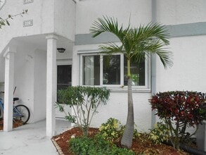 Building Photo - 328 Beach Park Ln