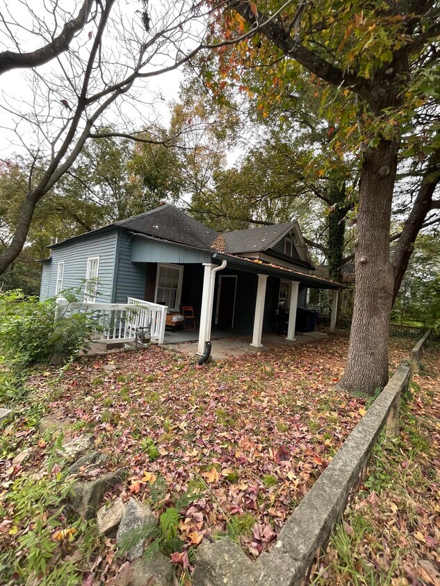 Foto principal - 1062 McMillan St NW