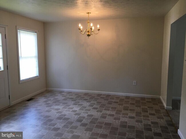 Building Photo - 207 Ridgefield Ave