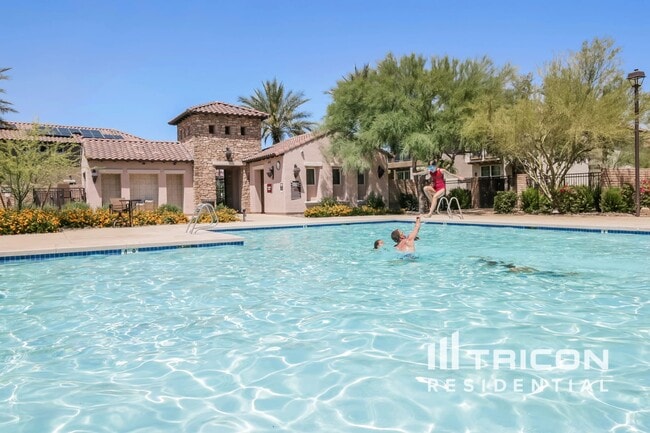 Building Photo - 12564 W Hummingbird Terrace