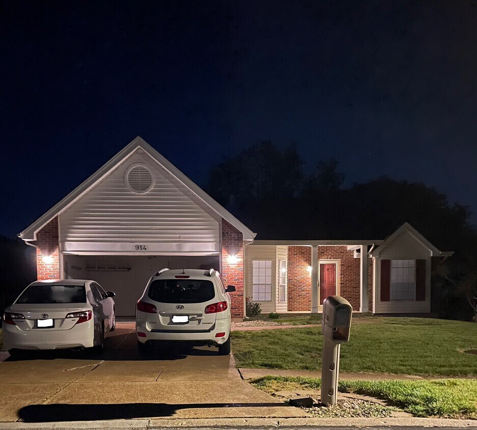 Foto principal - 914 Shandra Dr