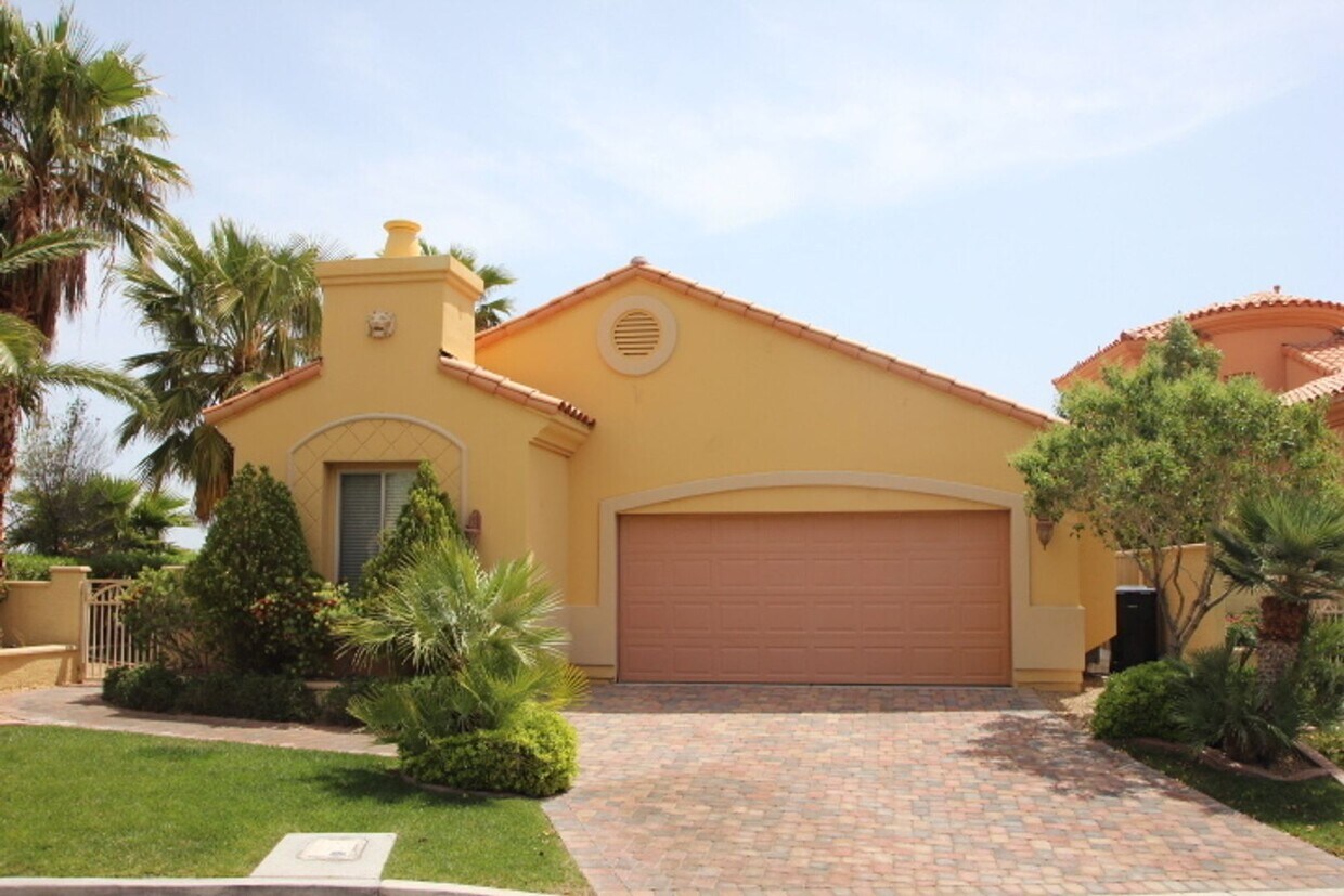 Foto principal - Elegant Fully Furnished Single Story Home