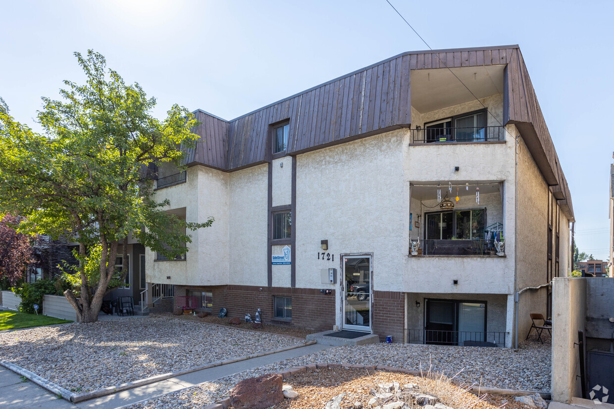 Primary Photo - 1721 34 Av SW