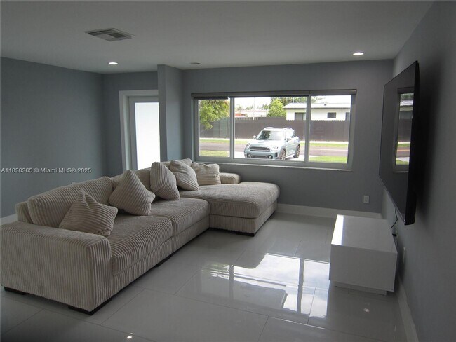 Foto del edificio - 8760 SW 20th St