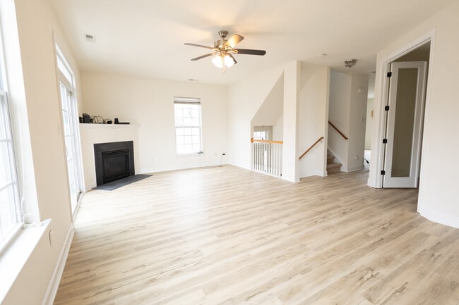 Building Photo - 956 Iron Bridge Dr