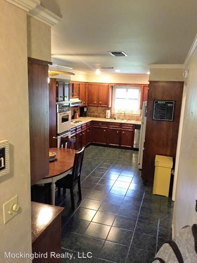 Building Photo - 3 br, 2 bath House - 609 Rock Hollow