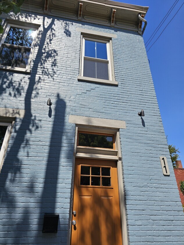 Primary Photo - 11 W 10th St
