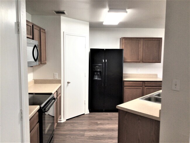 Building Photo - 815 Indian Meadow Drive