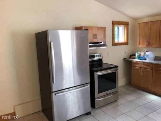 Building Photo - 3 br, 1 bath House - 77 Charlotte Ave.