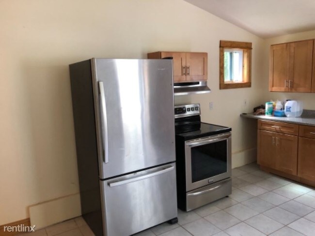 Foto del edificio - 3 br, 1 bath House - 77 Charlotte Ave.