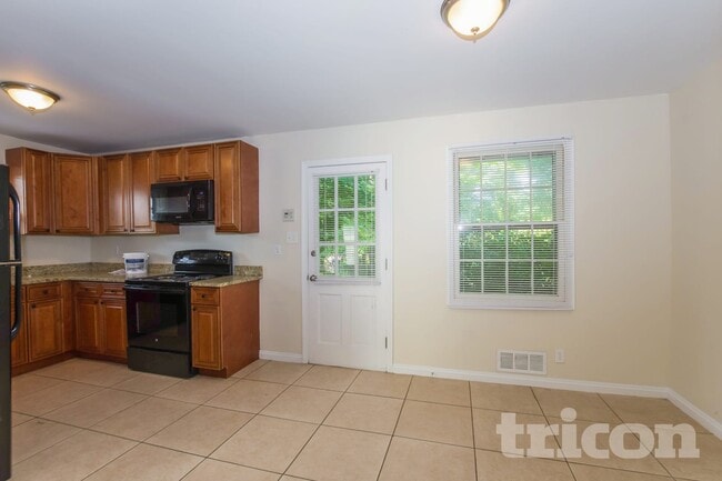 Foto del edificio - 4200 Gladstone Ln