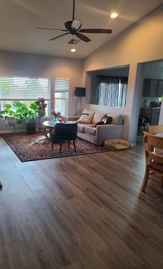 Foto del edificio - 17407 N Larkspur Ln