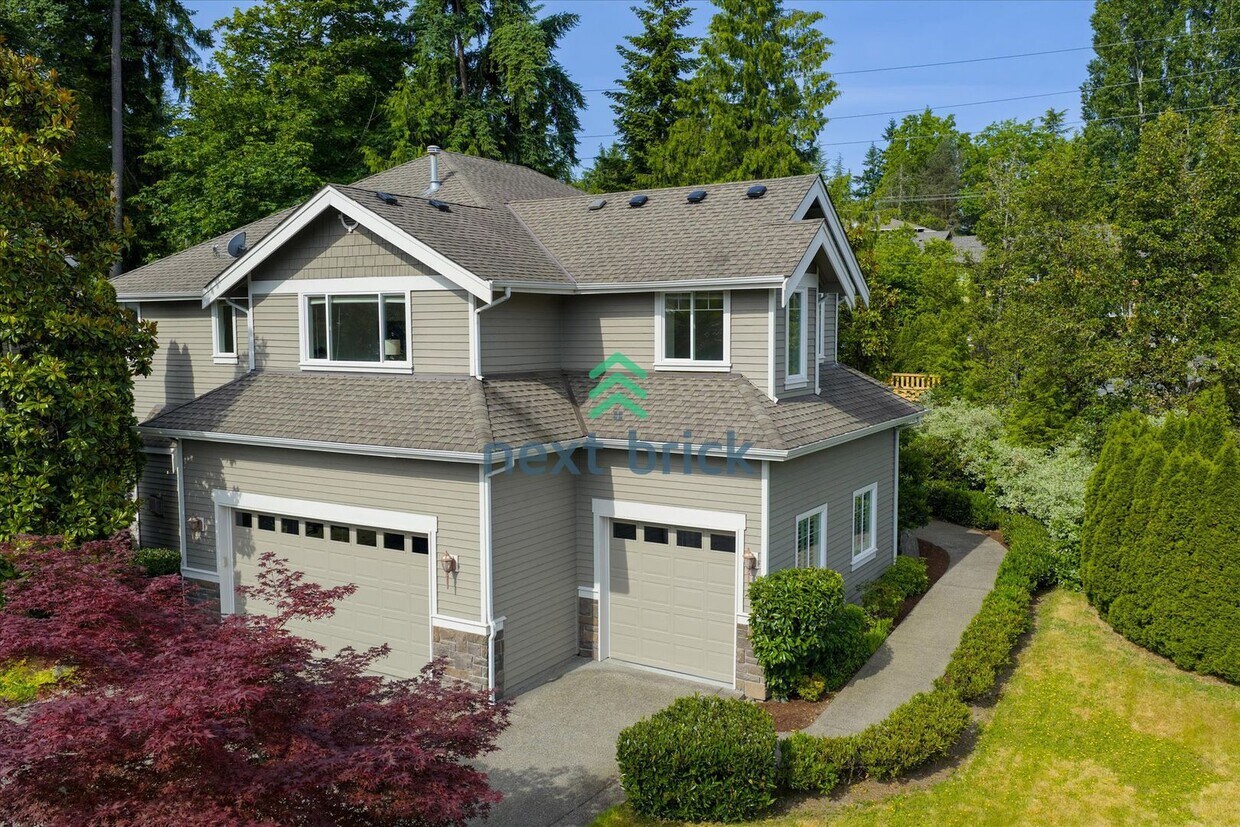 Foto principal - Spacious Home in Desirable Bellevue Neighb...