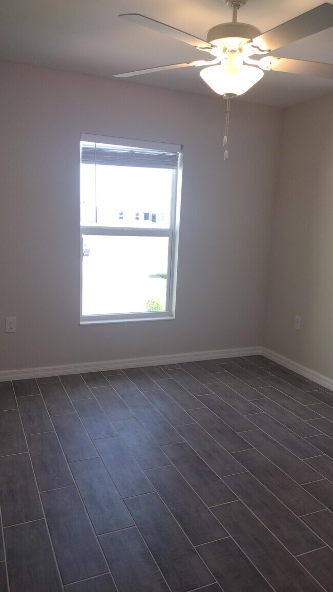Foto del edificio - 1212 NW 16th Terrace