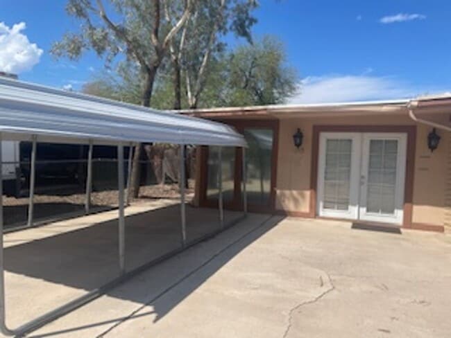 Building Photo - Beautiful spacious house in super location...