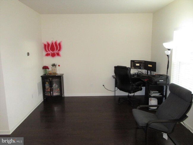 Building Photo - 545 Liam Pl