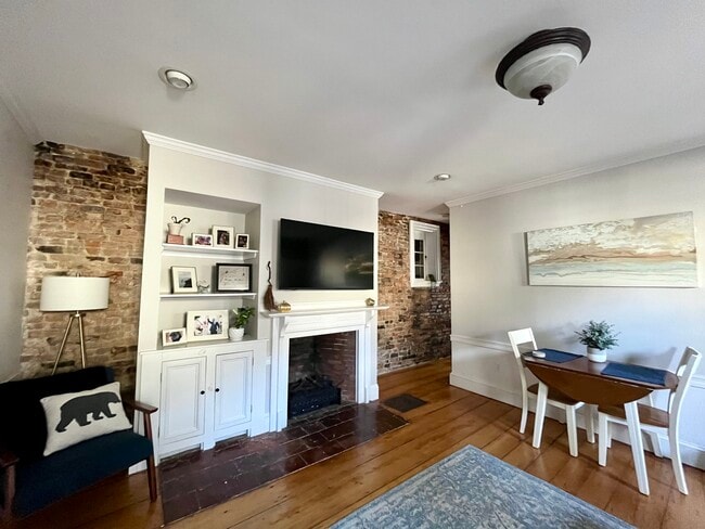 Building Photo - 7 Daniels St