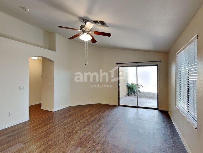 Foto del edificio - 25056 W Illini St