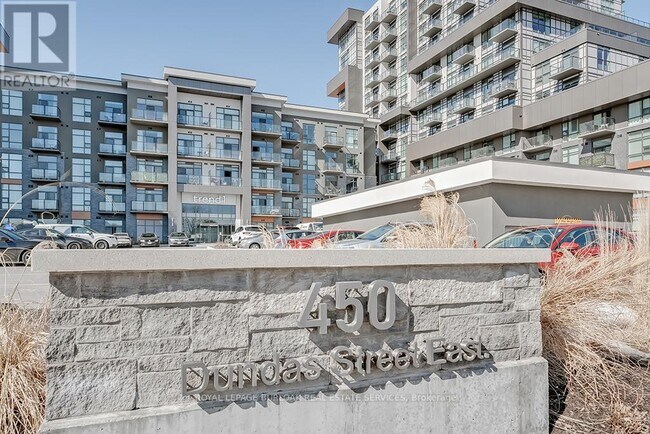 Photo du bâtiment - 450-1450 Dundas St E