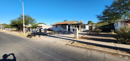 Building Photo - 2126 E Hidalgo Vista