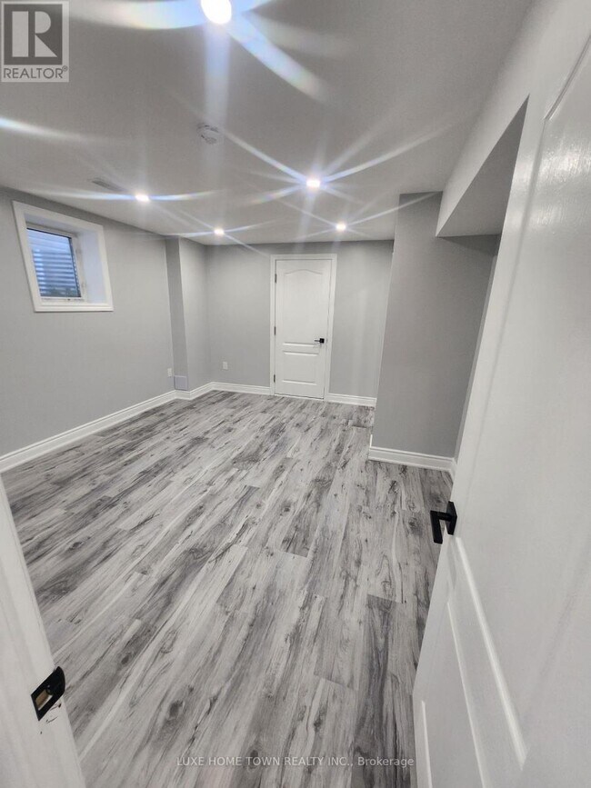 Building Photo - 714 HALBERT Dr