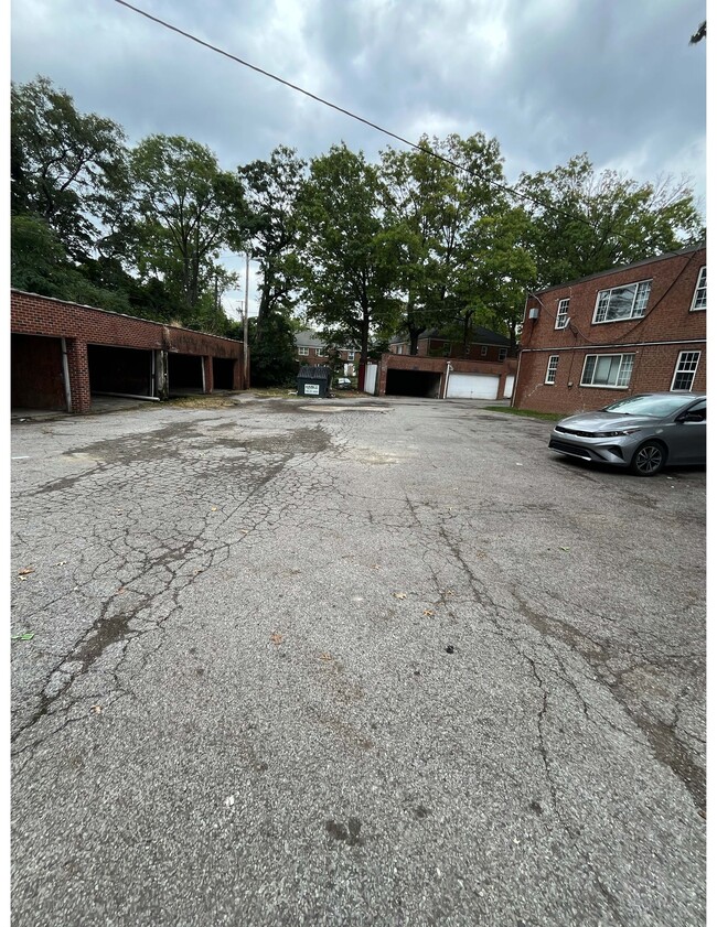 Building Photo - 1950 Nelawood Rd