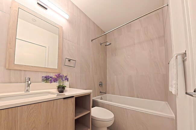 Building Photo - 1007 The Queensway