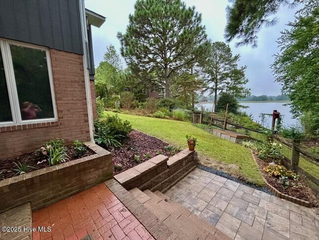 Foto del edificio - 104 Rolling Hill Ct