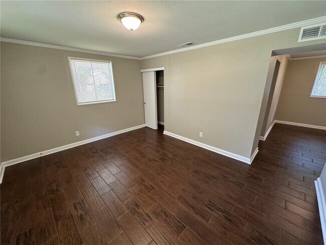 Foto del edificio - 401 Elmwood Dr