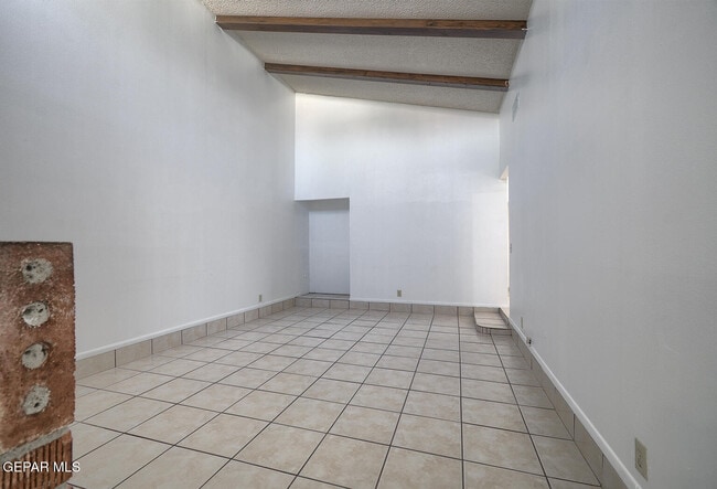 Building Photo - 3536 E Glen Dr