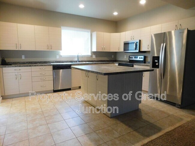 Foto del edificio - 1546 Poplar Dr
