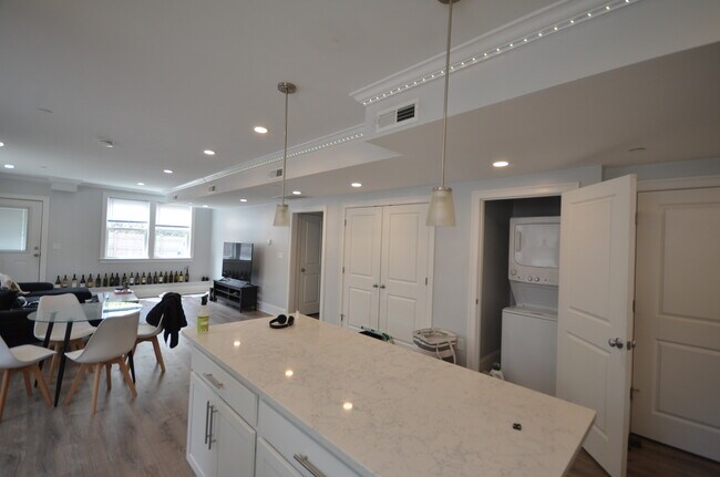 Building Photo - 106 Kenrick St