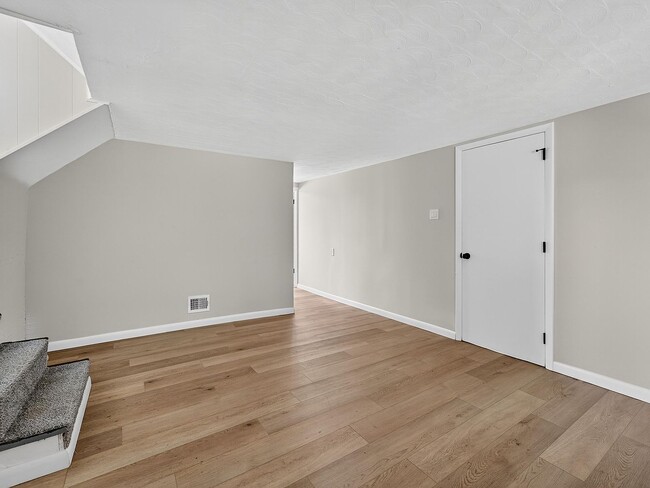 Building Photo - 206 Ava Ave