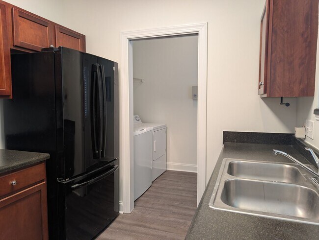 Building Photo - Cozy 2 story Townhome located in the Morrison Place Community!