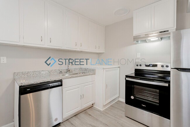 Foto del edificio - NOW OFFERING $250 OFF FIRST FULL MONTH IF ...