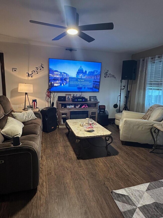 Foto del edificio - 4945 Sunny Ln Ave