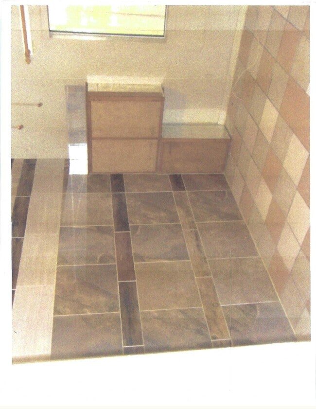 Building Photo - 1003 E Bridger Ave