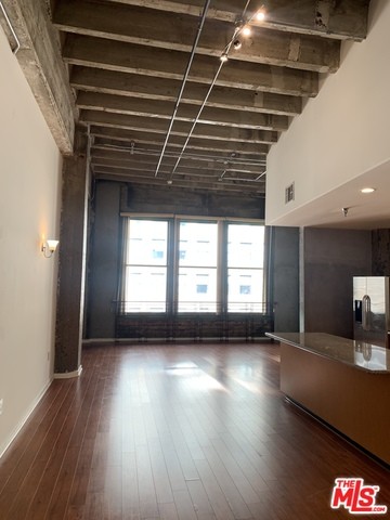 Building Photo - 711 S Olive St