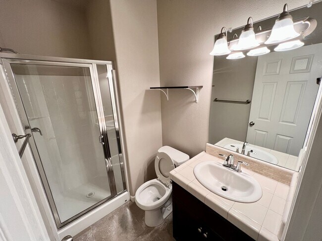 Building Photo - $2,495 Ashlan & Dewolf, 4 Bedrooms - Del D...