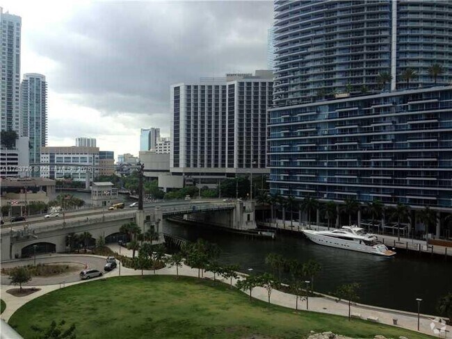 Building Photo - 475 Brickell Ave