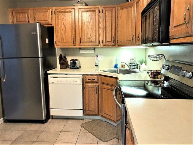 Building Photo - 903 Ridgefield Cir