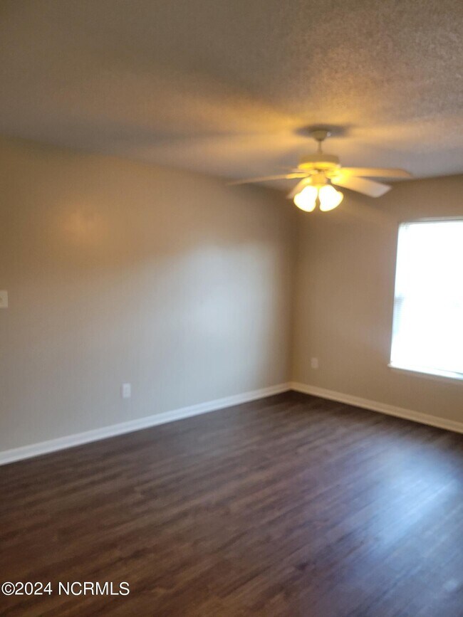 600 Hammock Ln Unit 3, Jacksonville, NC 28546 Room for Rent in