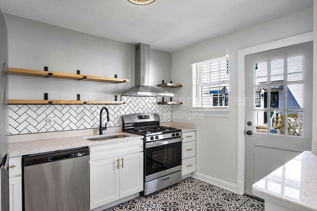 Building Photo - 110 Cox Ln