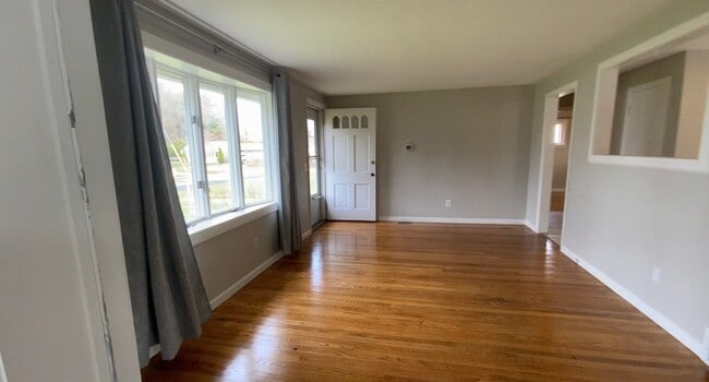 Foto del edificio - 73 Kenway Dr