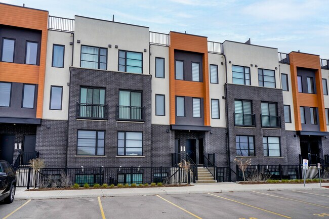 Photo du bâtiment - Stylish 2-Bedroom, 2.5-Bathroom Condo for ...