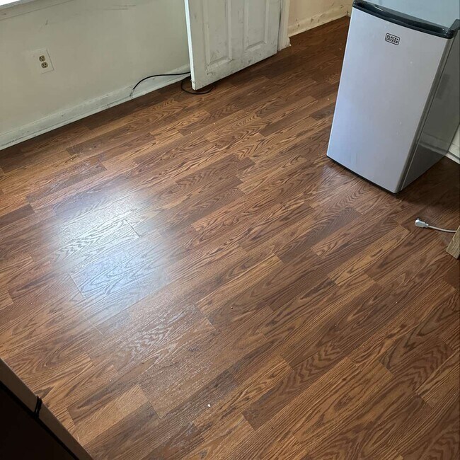 Building Photo - 129-1/2 E Cleveland Ave