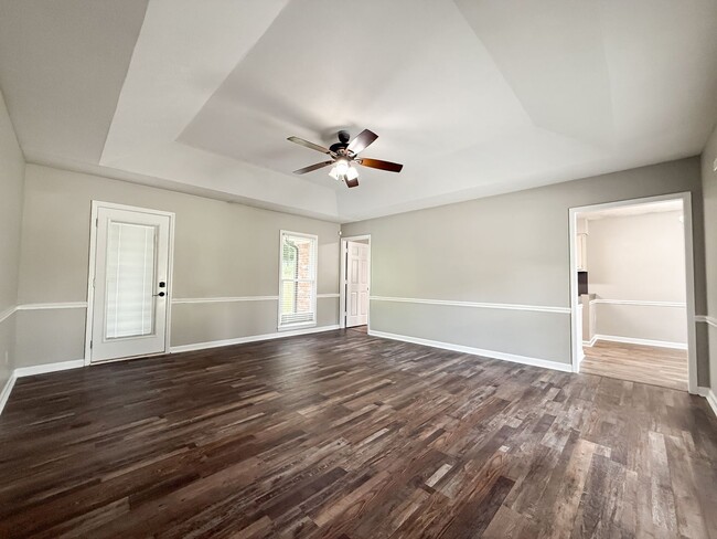 Building Photo - 5001 Sequoia Dr