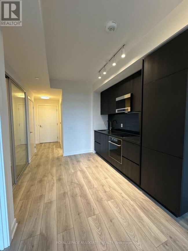 Photo du bâtiment - 110 Broadway Ave