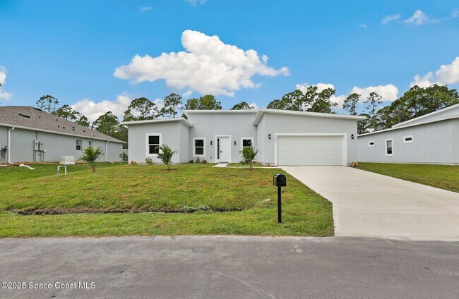 Foto del edificio - 746 Harriet Ave SW