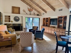 Building Photo - 310 Forest Hills Dr